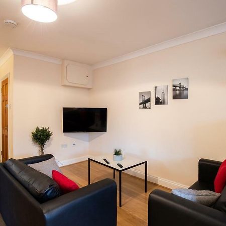 شقة Spacious 2Br Flat In Stansted ستانستيد ماونتفيتشت المظهر الخارجي الصورة