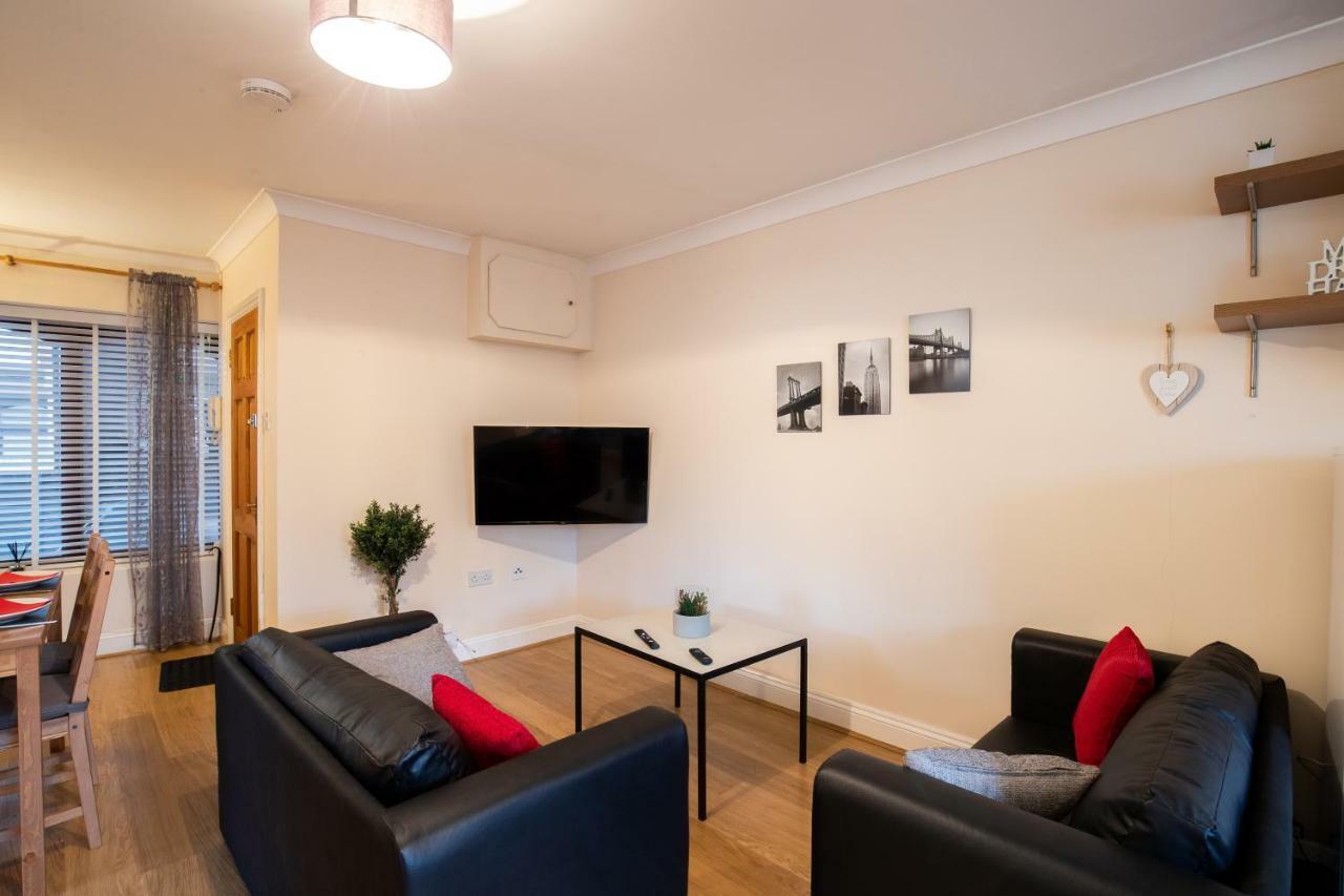 شقة Spacious 2Br Flat In Stansted ستانستيد ماونتفيتشت المظهر الخارجي الصورة