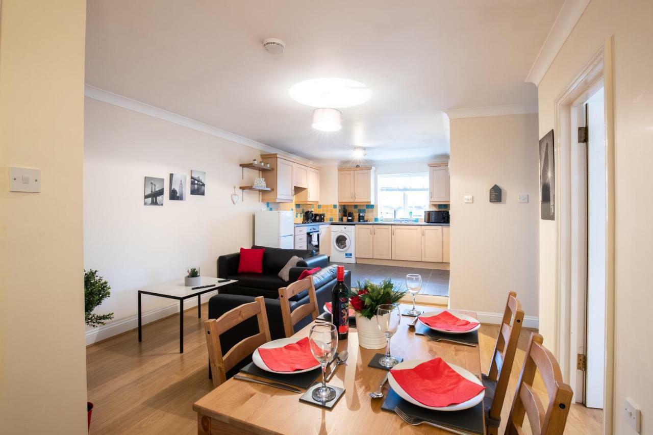 شقة Spacious 2Br Flat In Stansted ستانستيد ماونتفيتشت المظهر الخارجي الصورة