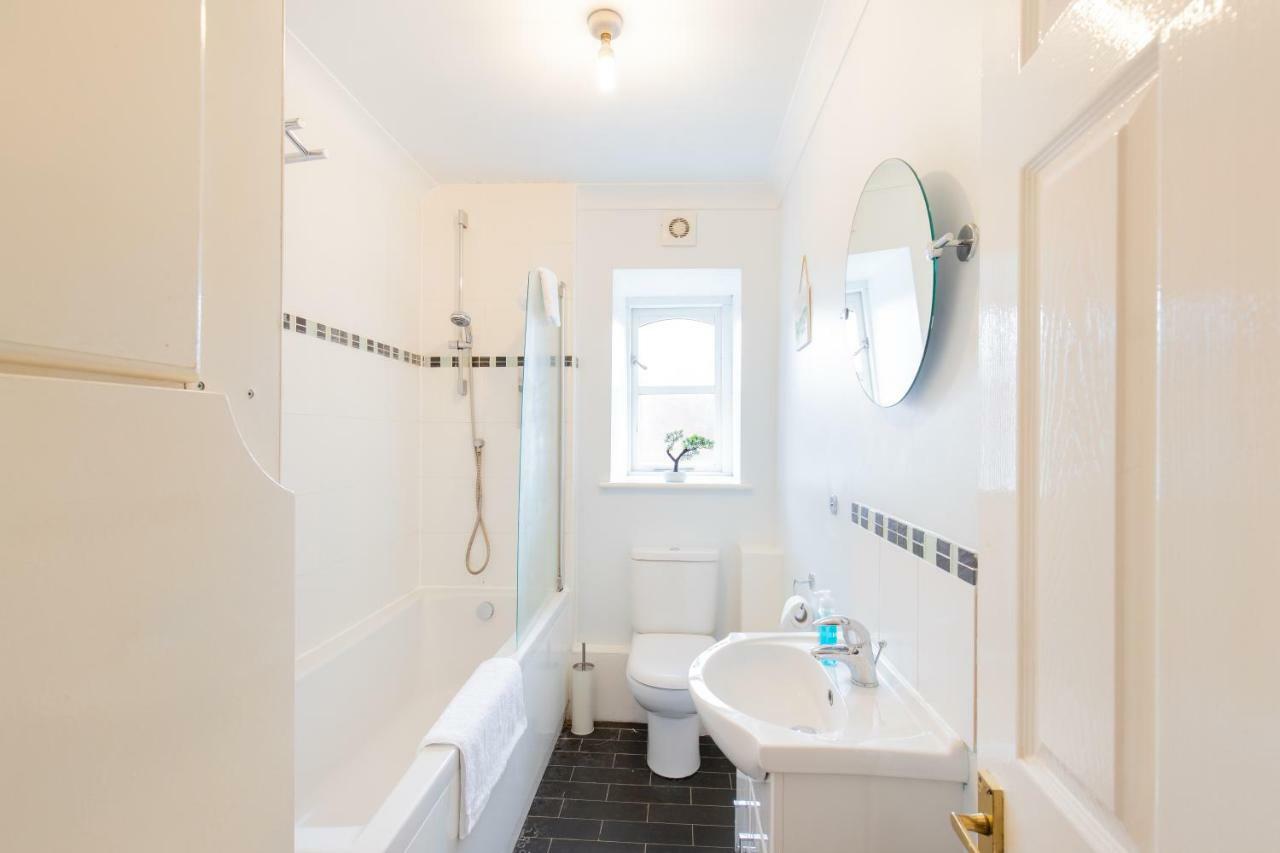 شقة Spacious 2Br Flat In Stansted ستانستيد ماونتفيتشت المظهر الخارجي الصورة